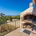 דירה Malerisches Nur 700 Meter Zum Sandstrand Mit Herrlichem Meerblick, Pool, Grill קריקווניצה